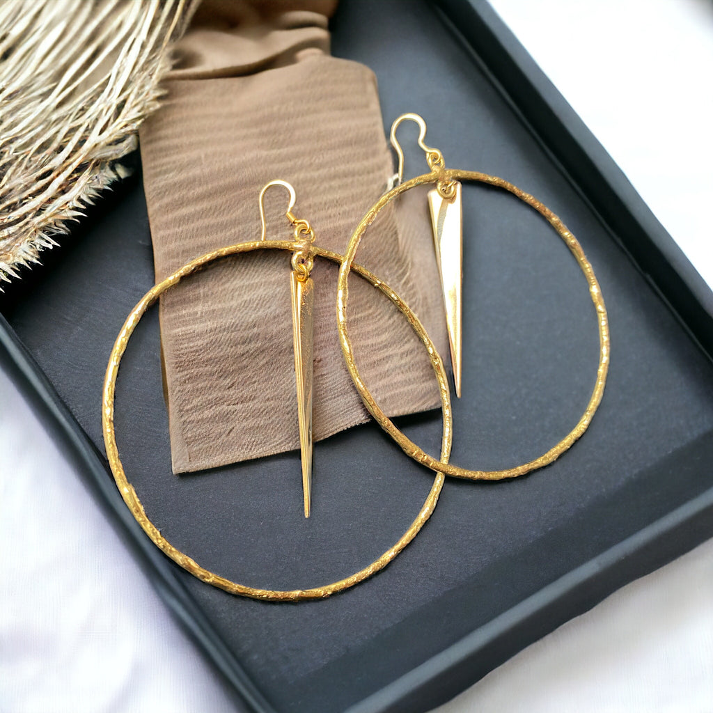 Mysterious Queen Hoops | SwansNature