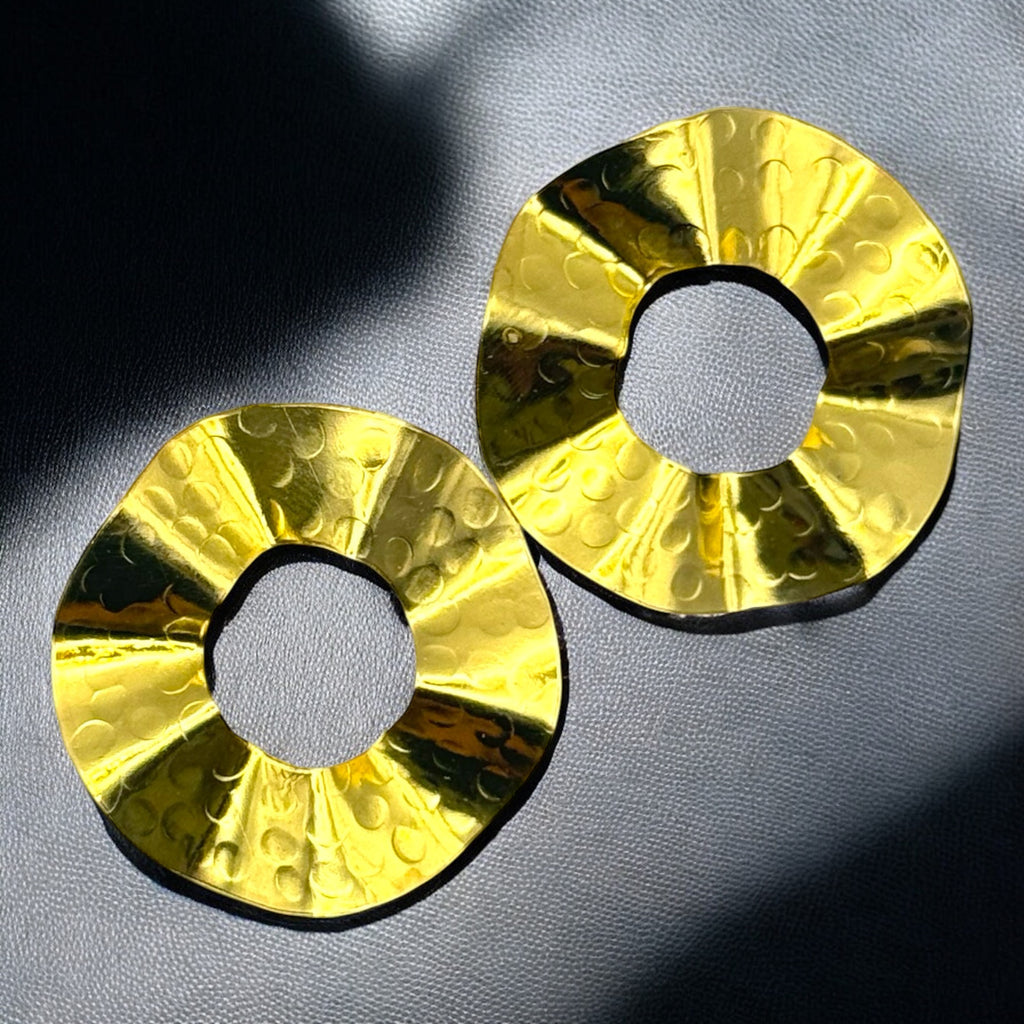 Golden Spinner Studs | SwansNature
